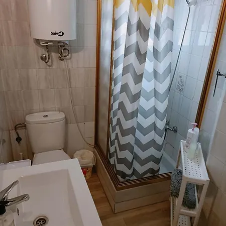 8 Mins Walk To Train Station Low Cost Youth Hostel Sevilla Buitenkant foto