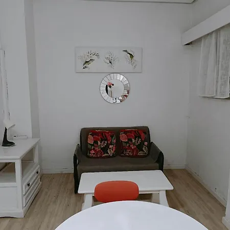 8 Mins Walk To Train Station Low Cost Youth Hostel Sevilla Buitenkant foto
