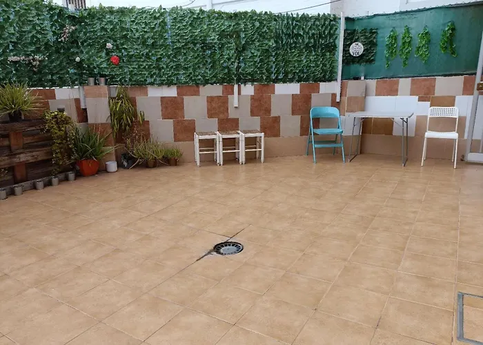8 Mins Walk To Train Station Low Cost Youth Hostel