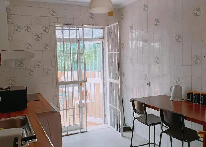 8 Mins Walk To Train Station Low Cost Youth Hostel