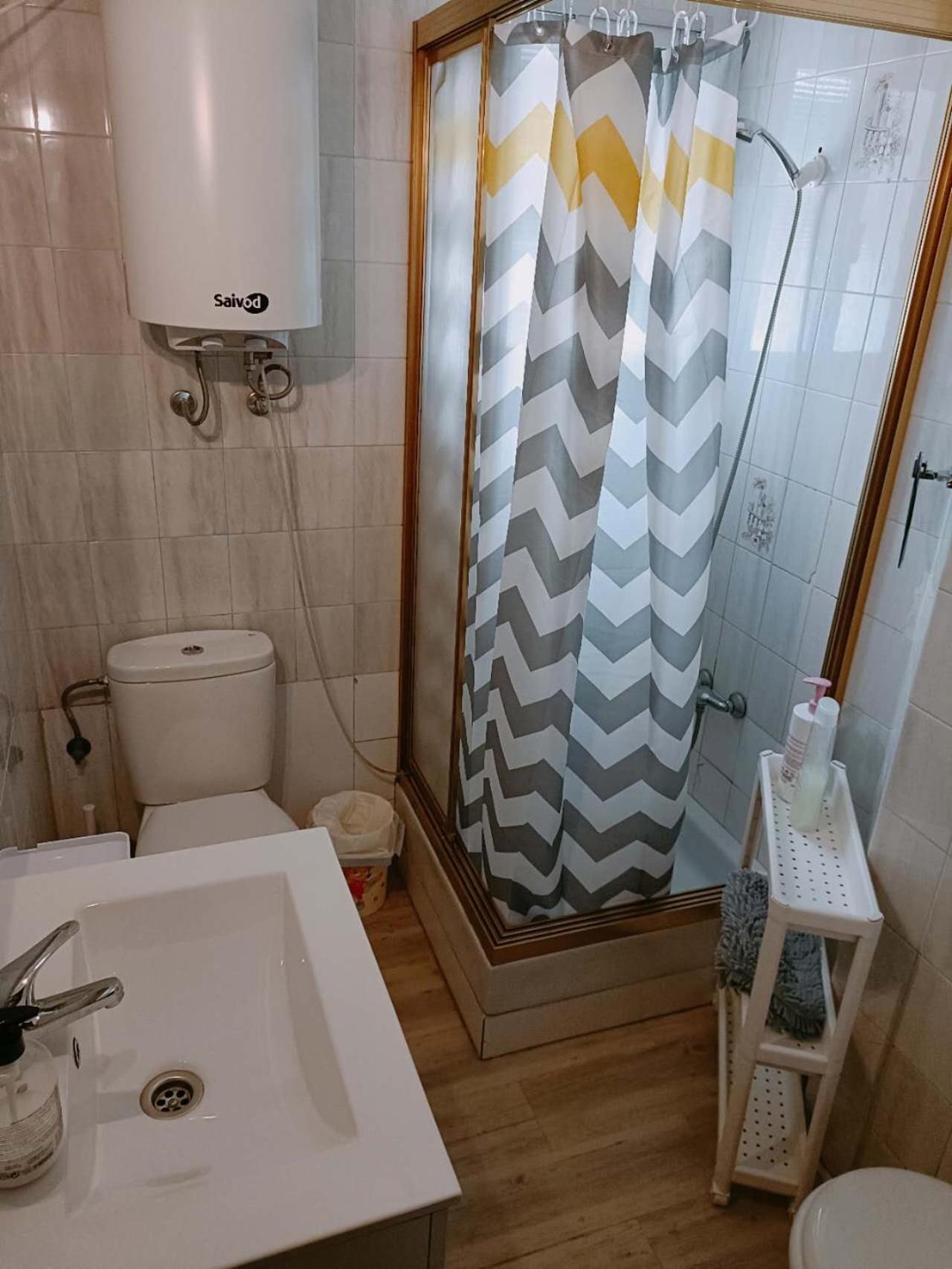 8 Mins Walk To Train Station Cost Youth Seville